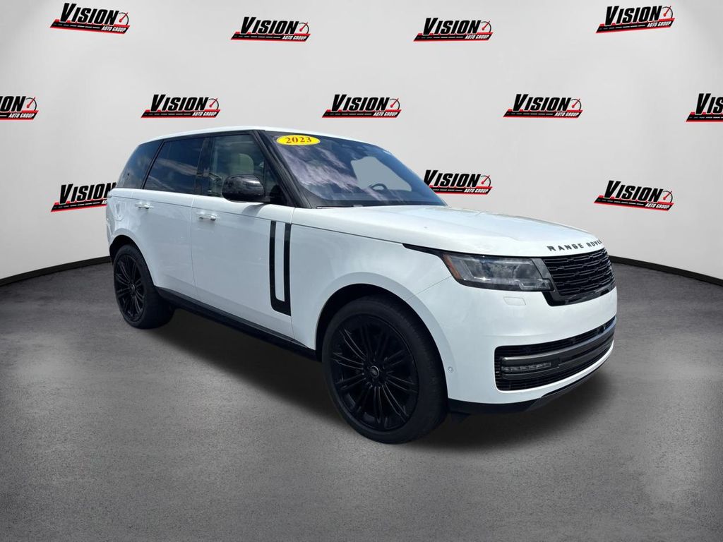 2023 Land Rover Range Rover SE photo 3