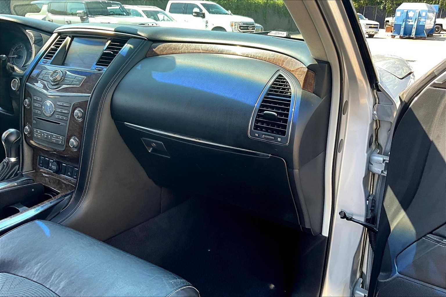 2016 Infiniti QX80 Limited photo 18