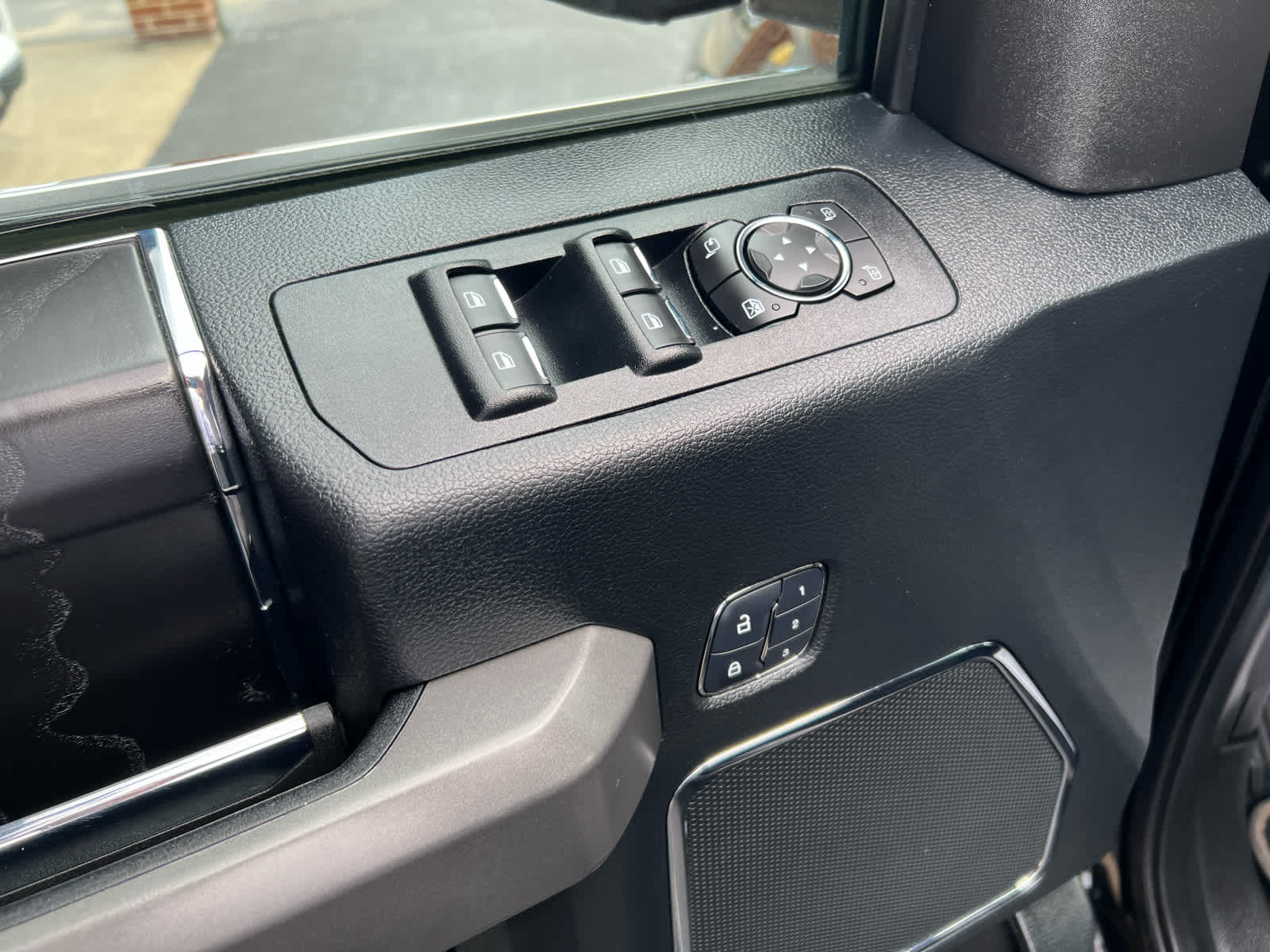 2018 Ford F-150 Platinum photo 10