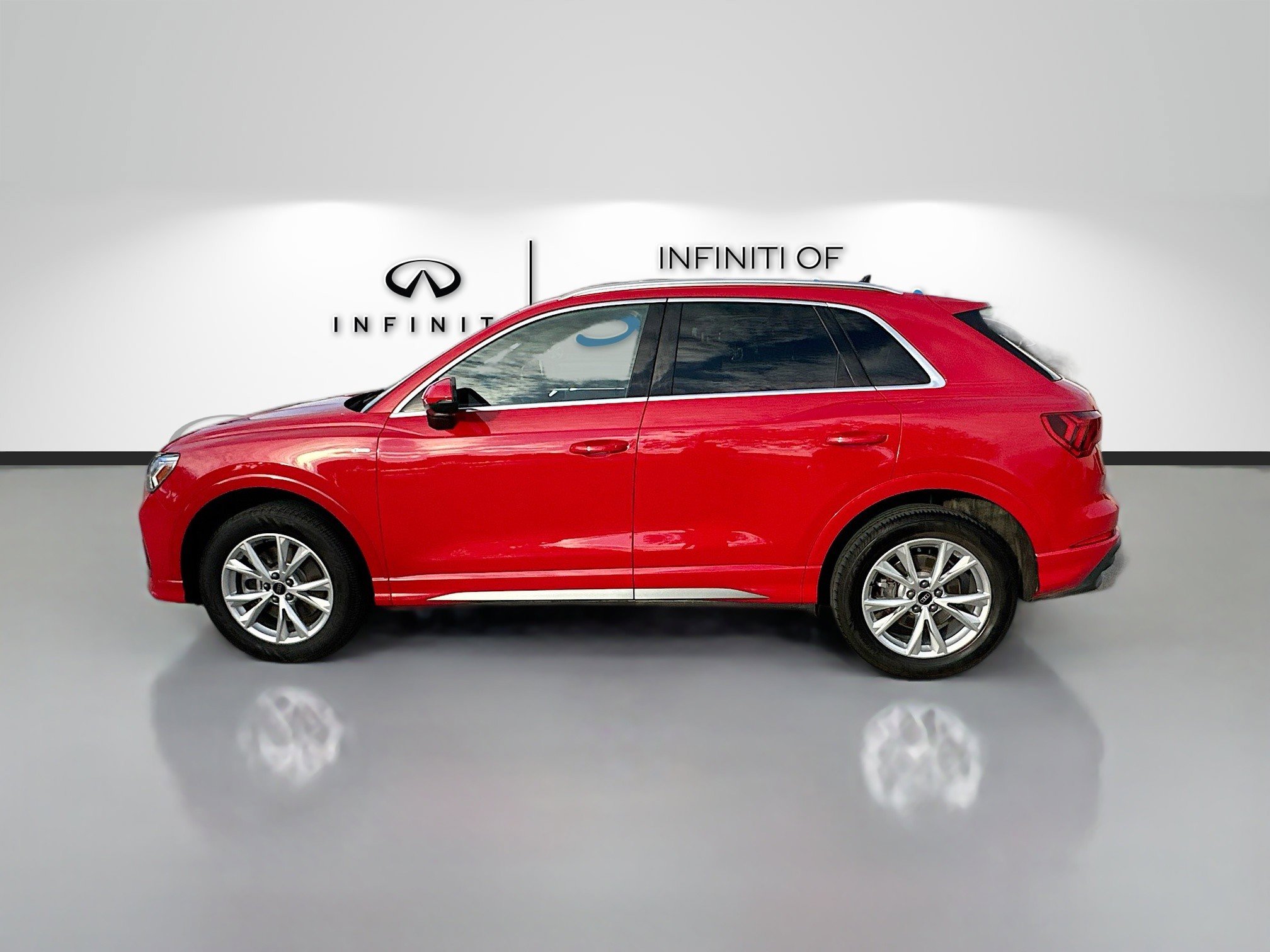 2024 Audi Q3 S line Premium photo 3