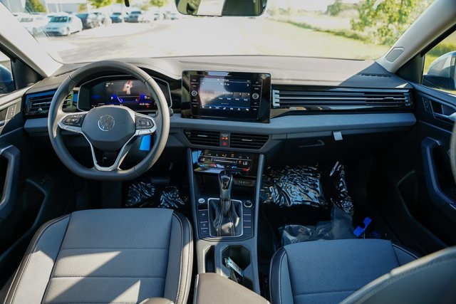 2025 Volkswagen Jetta 1.5T SE photo 24