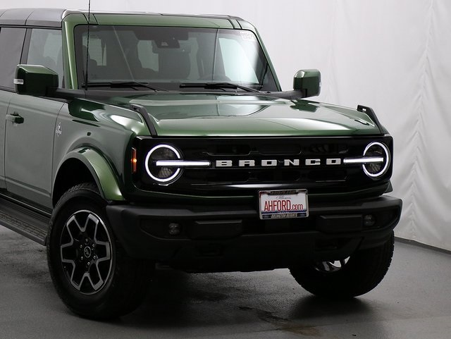 2025 Ford Bronco Outer Banks photo 2