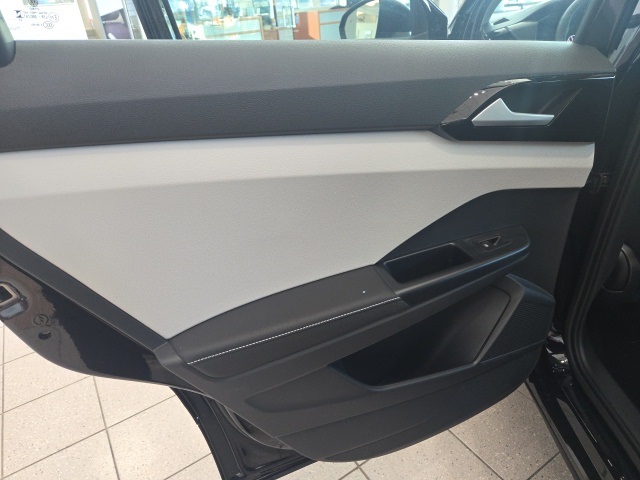 2025 Volkswagen Taos S photo 8