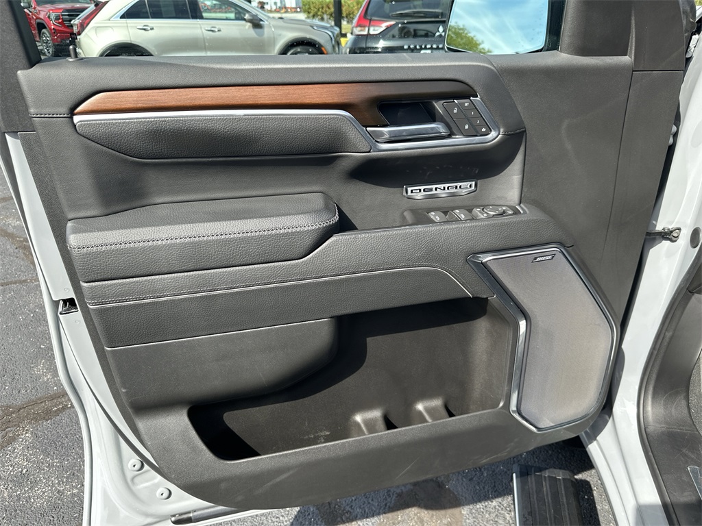 2025 GMC SIERRA - Image 18