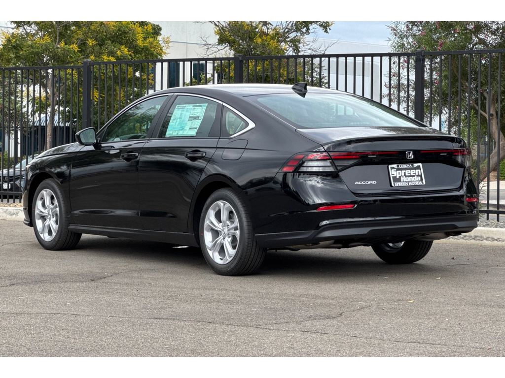 2025 Honda Accord LX photo 7