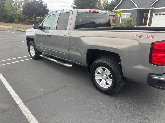 2017 Chevrolet Silverado 1500 LT photo 2