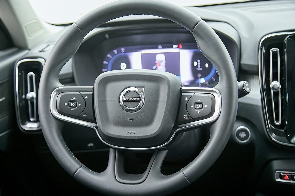 2024 VOLVO XC40 - Image 26