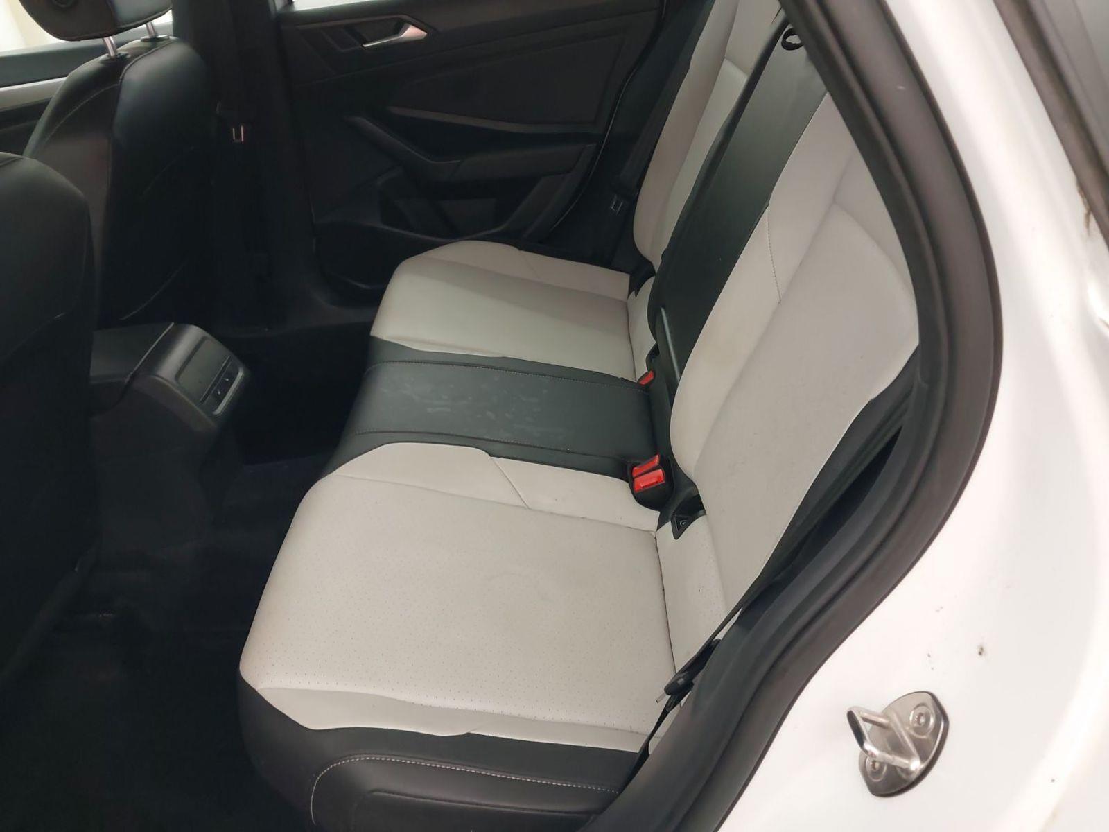 2021 Volkswagen Jetta R-Line photo 6