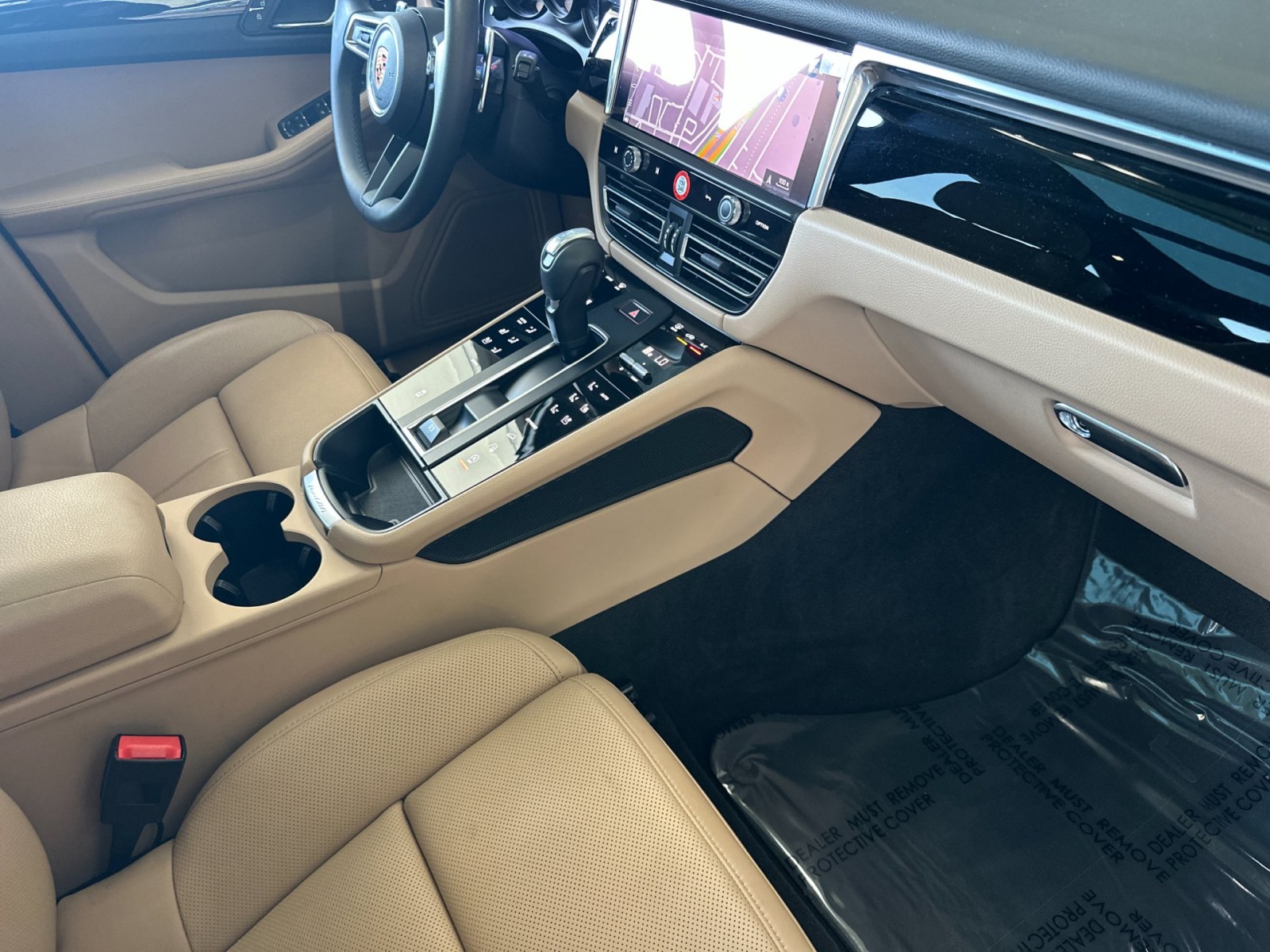 2025 Porsche Macan T photo 10