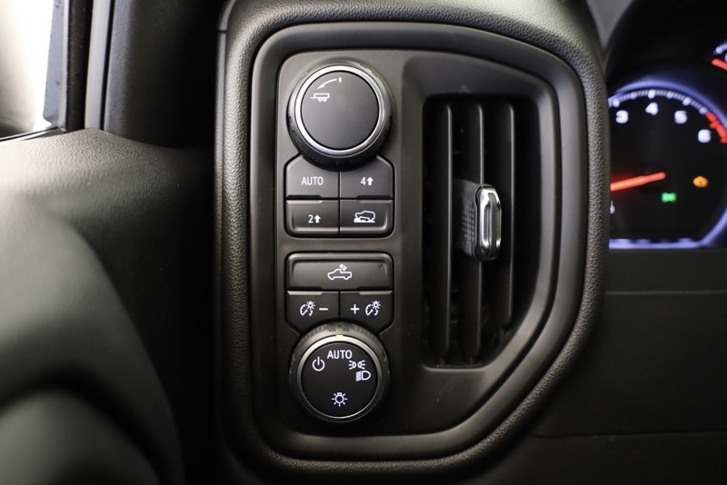 2020 Chevrolet Silverado 1500 Custom photo 26