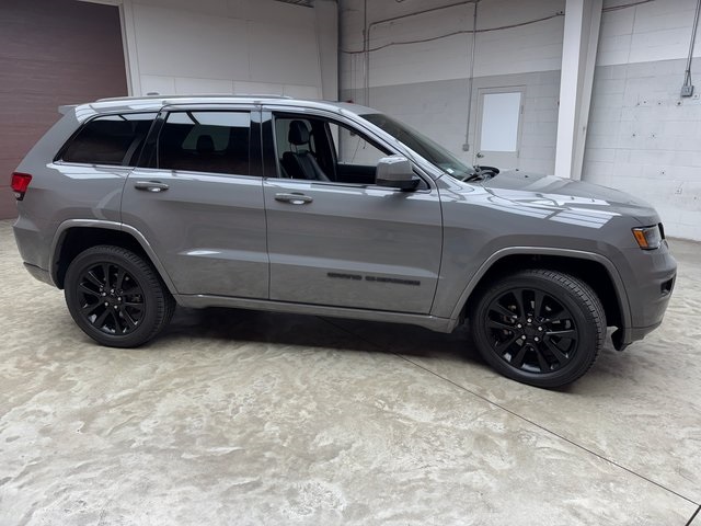 2020 Jeep Grand Cherokee Altitude photo 4