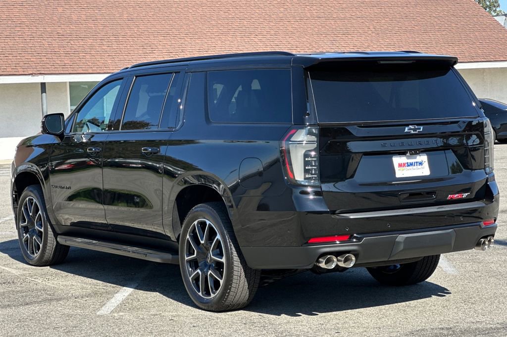 2025 Chevrolet Suburban RST photo 5