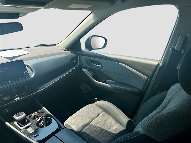 2022 Nissan Rogue SV photo 22