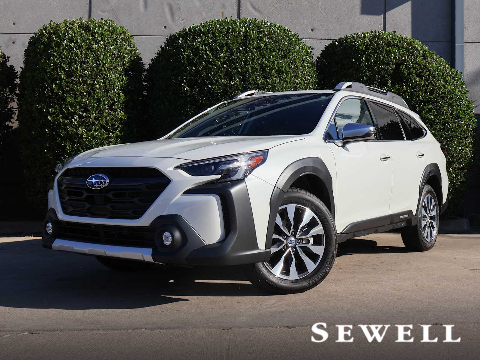 2025 Subaru Outback Touring's photo