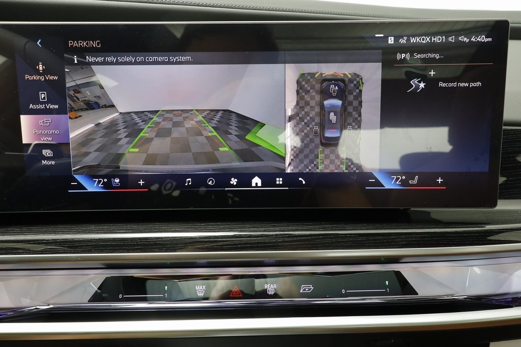 2026 Bmw 750e photo 9