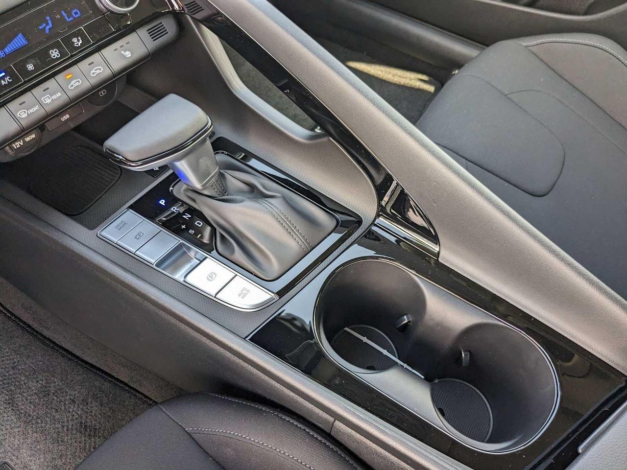 2025 Hyundai Elantra SEL Convenience photo 13