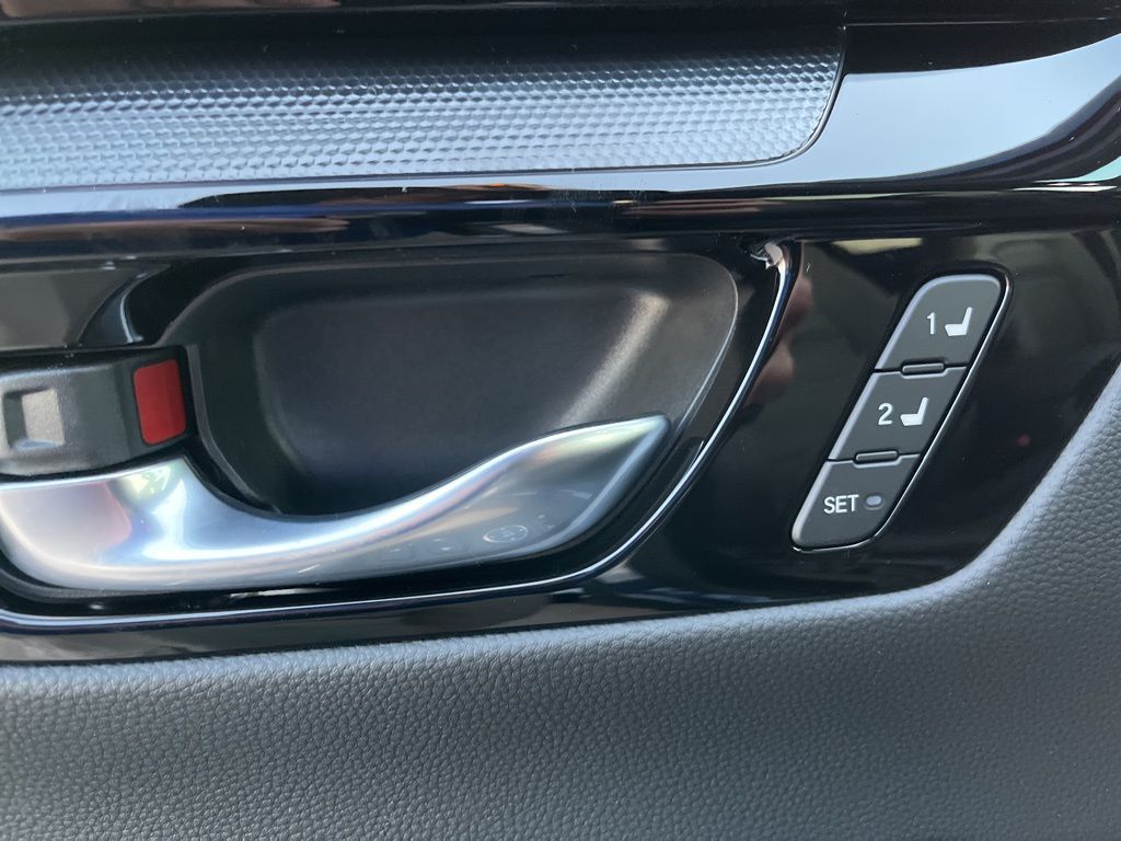 2026 Honda CR-V Sport Touring Hybrid photo 4