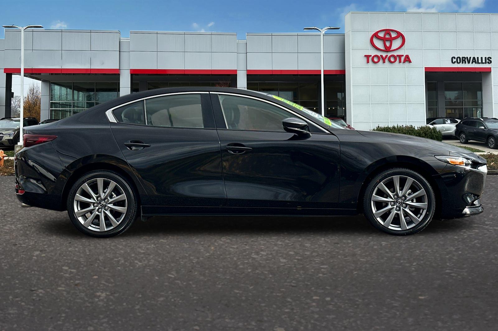 2025 Mazda Mazda3 2.5 s Preferred photo 2