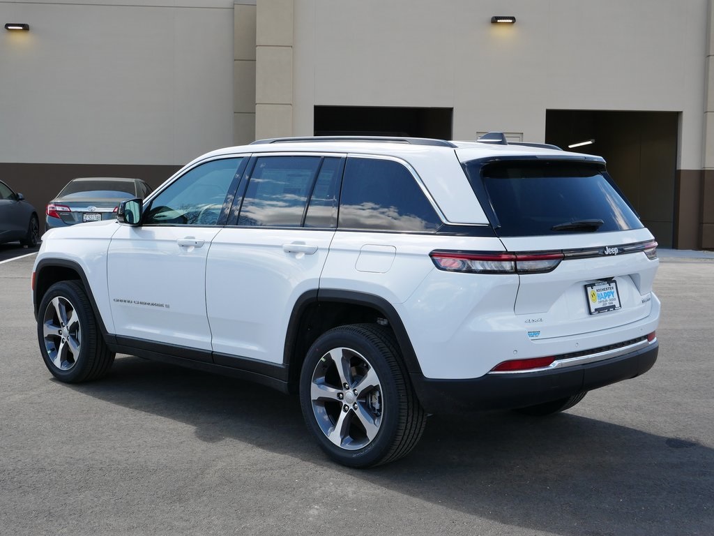 2025 Jeep Grand Cherokee Limited photo 3