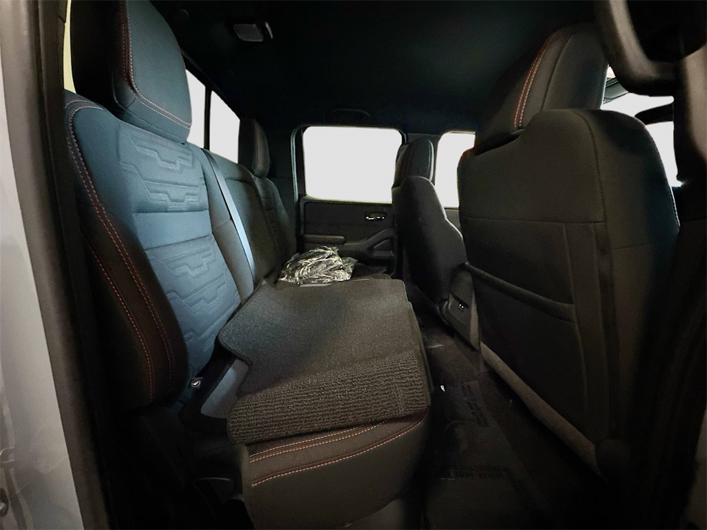 2025 Nissan Frontier PRO-4X photo 12