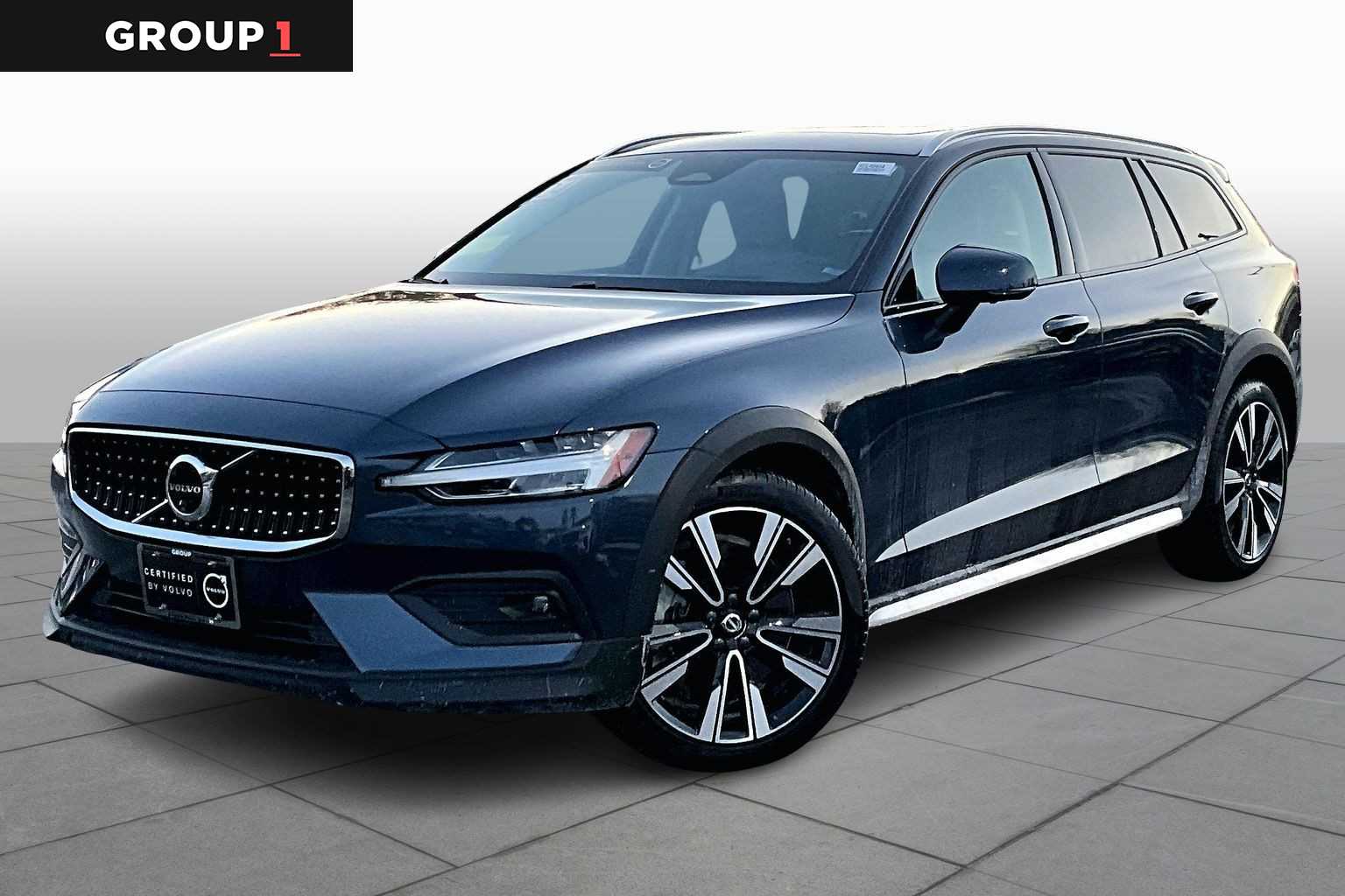 2024 Volvo V60 Cross Country Ultimate's photo