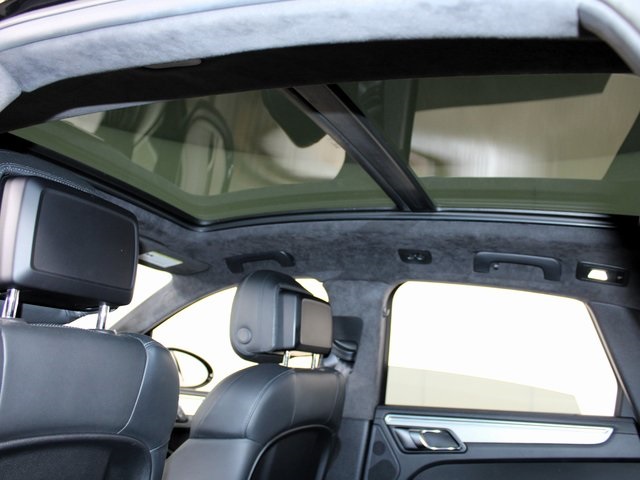 2020 Porsche Macan Turbo photo 21