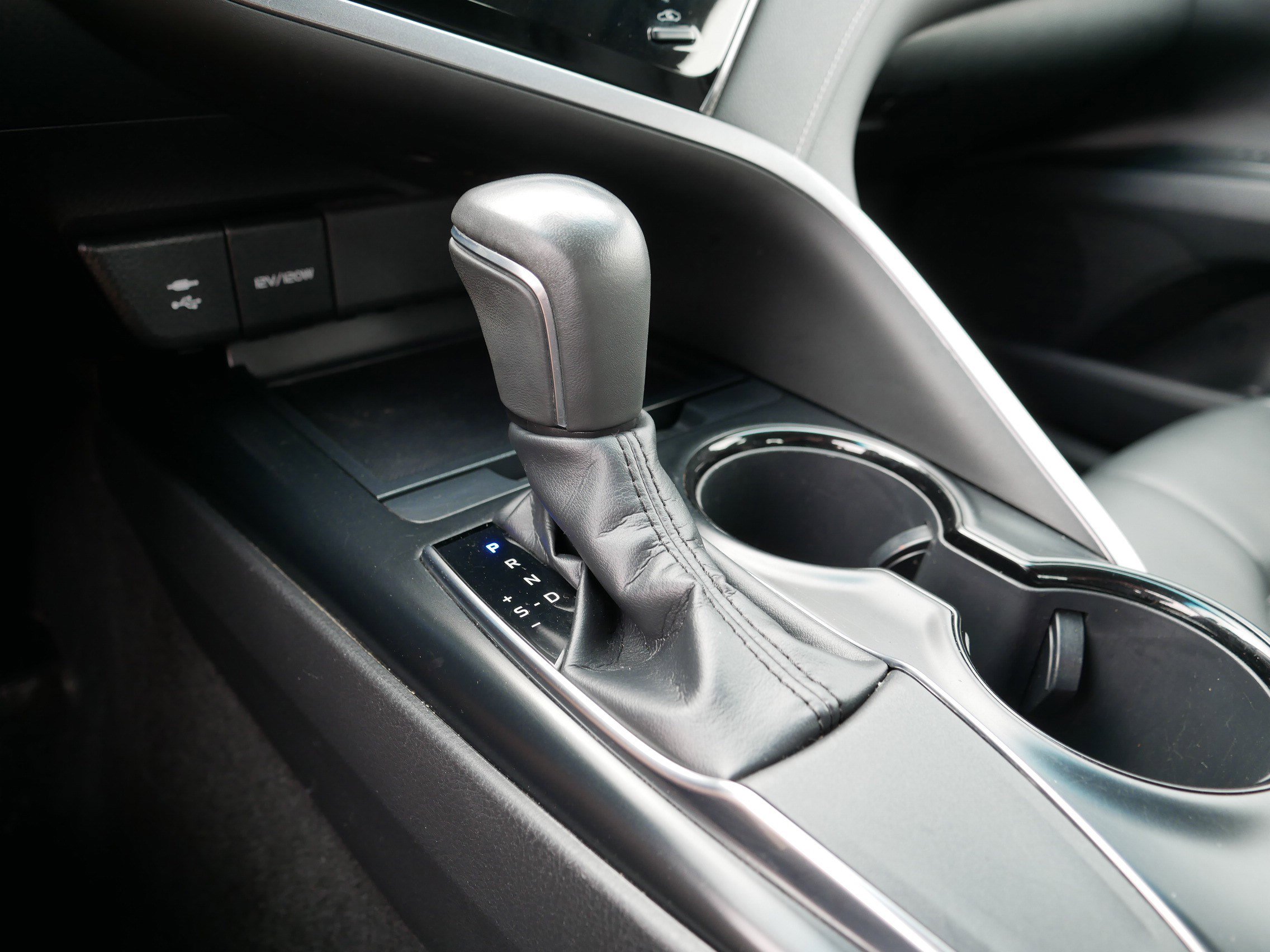 2019 Toyota Camry SE photo 23
