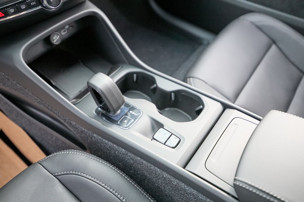 2026 VOLVO XC40 - Image 14
