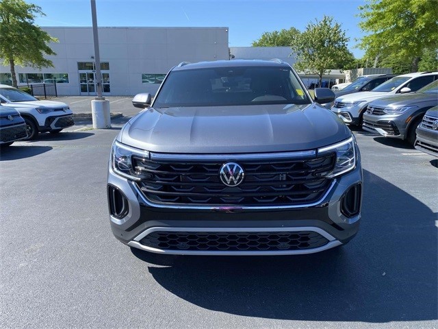 2025 Volkswagen Atlas Cross Sport SE Technology photo 2