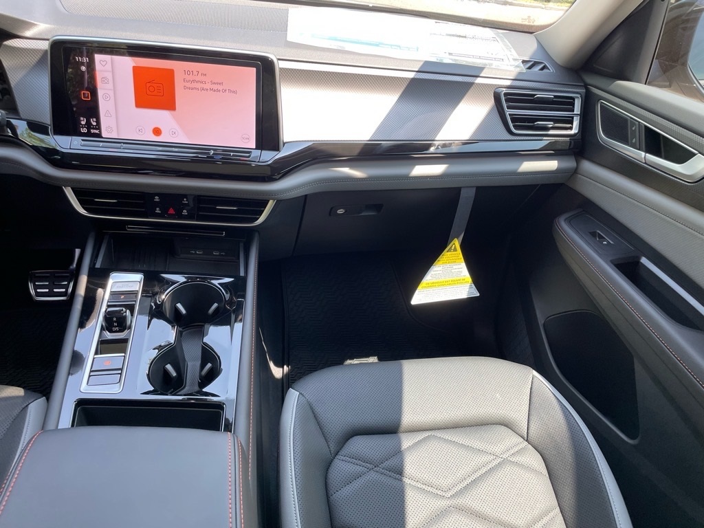 2025 Volkswagen Atlas Peak Edition SE photo 7