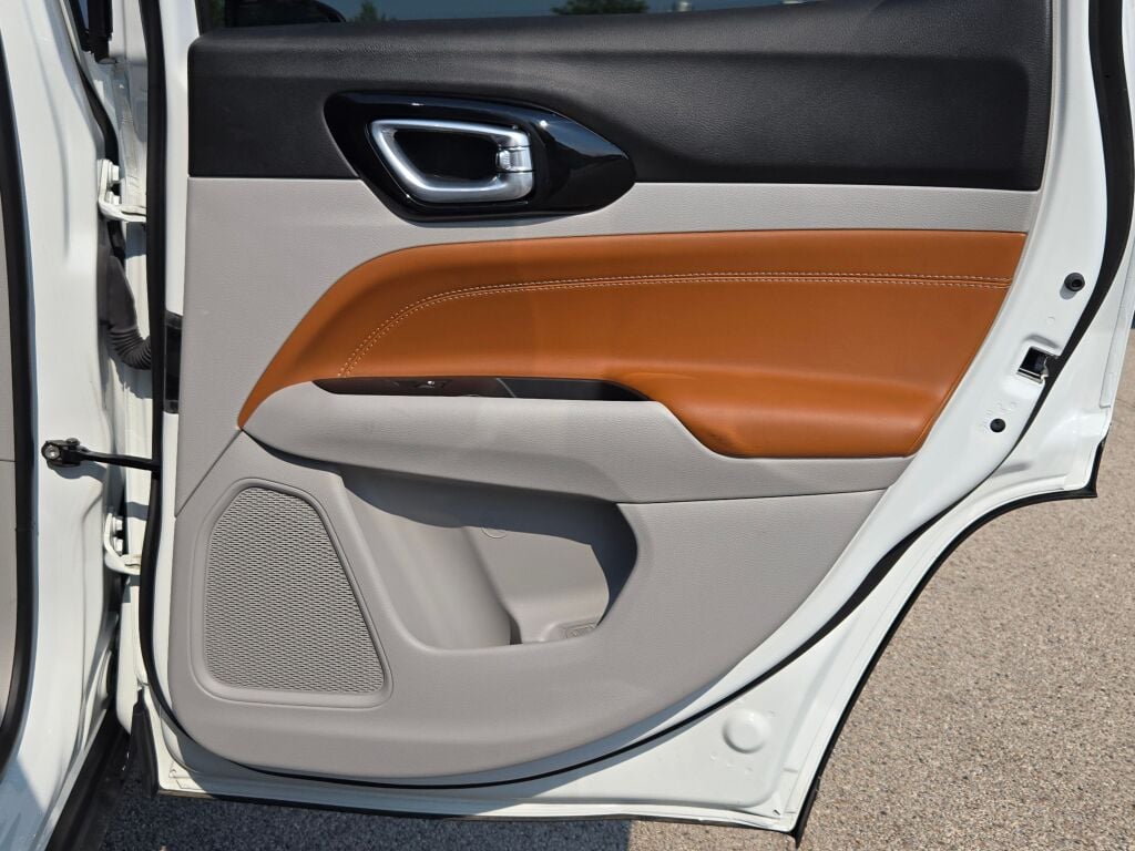 2023 Jeep Compass Limited photo 11