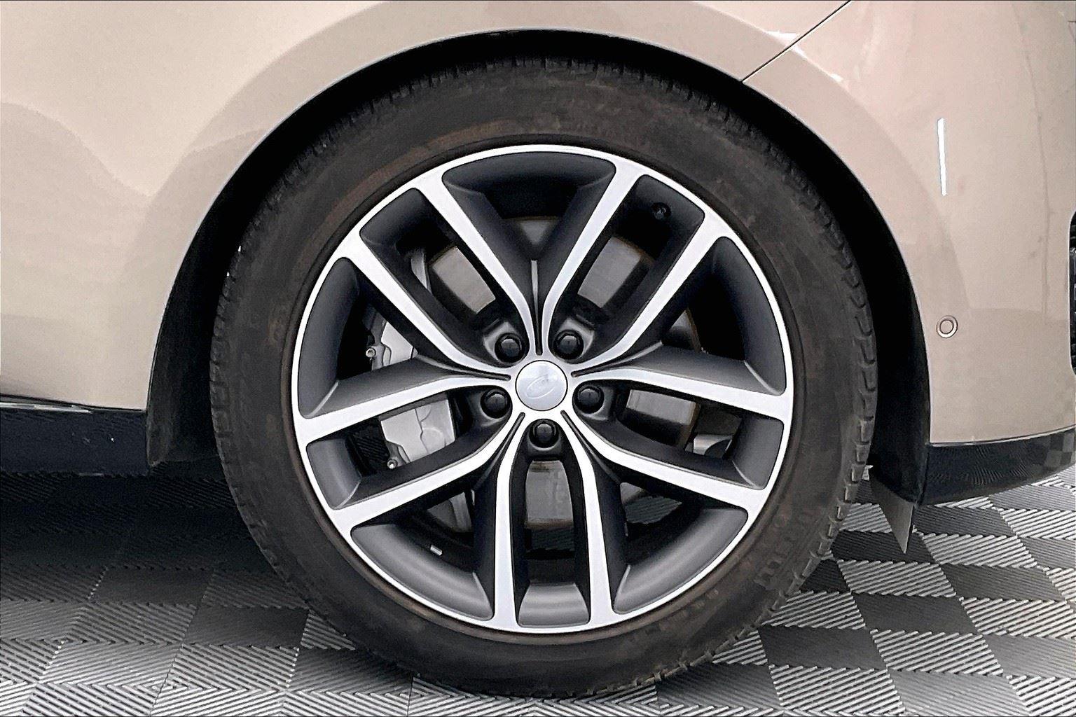 2025 Land Rover Range Rover SE photo 4