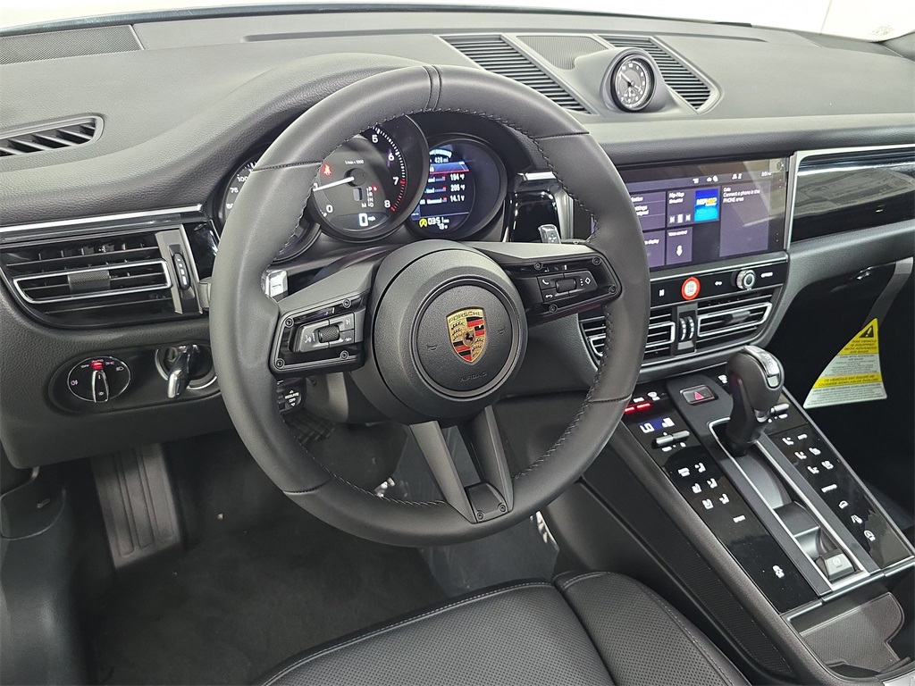 2026 Porsche Macan T photo 3