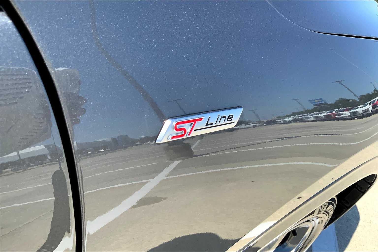 2024 Ford Escape ST-Line photo 7