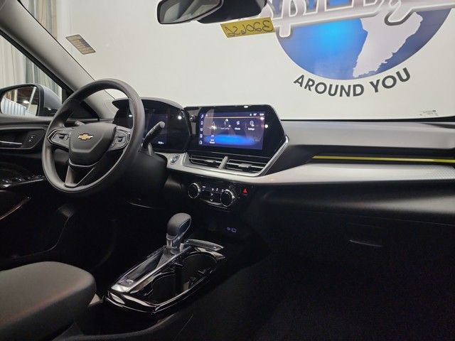 2024 Chevrolet Trax LT photo 21