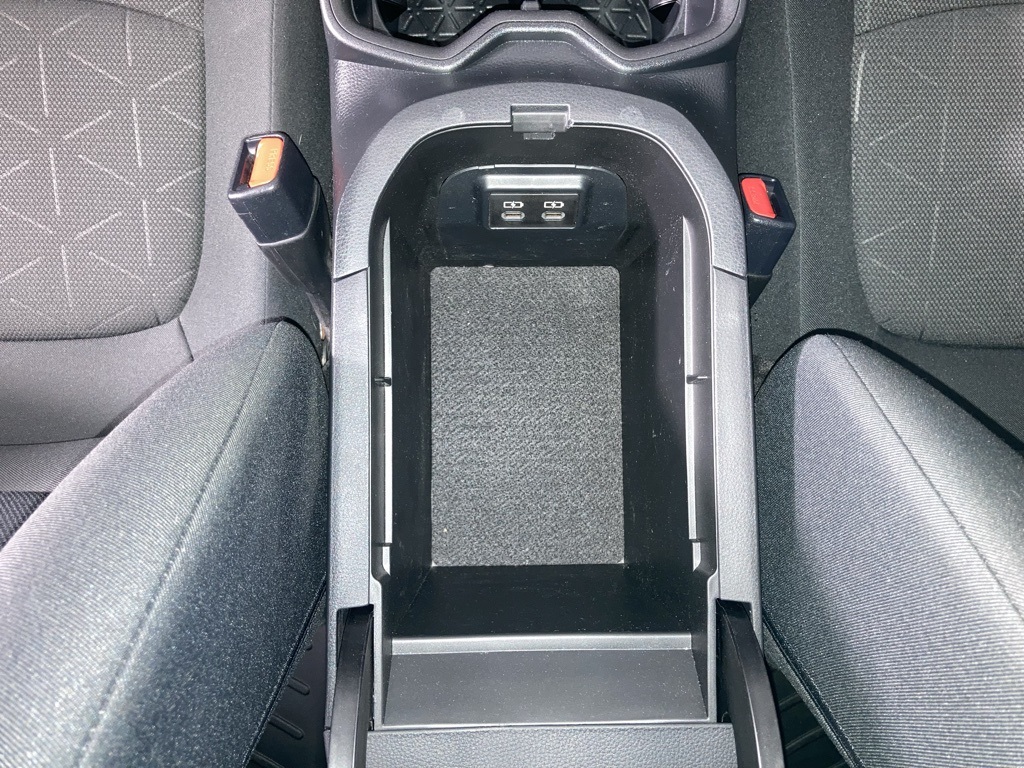 2022 Toyota RAV4 XLE photo 2