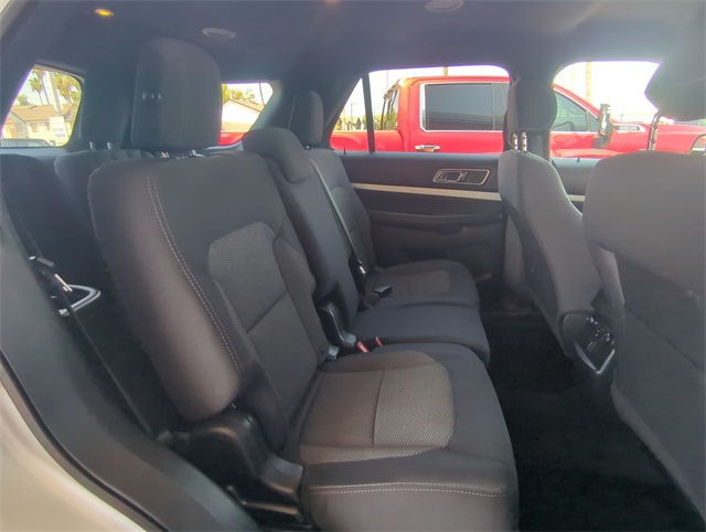 2017 Ford Explorer XLT photo 49