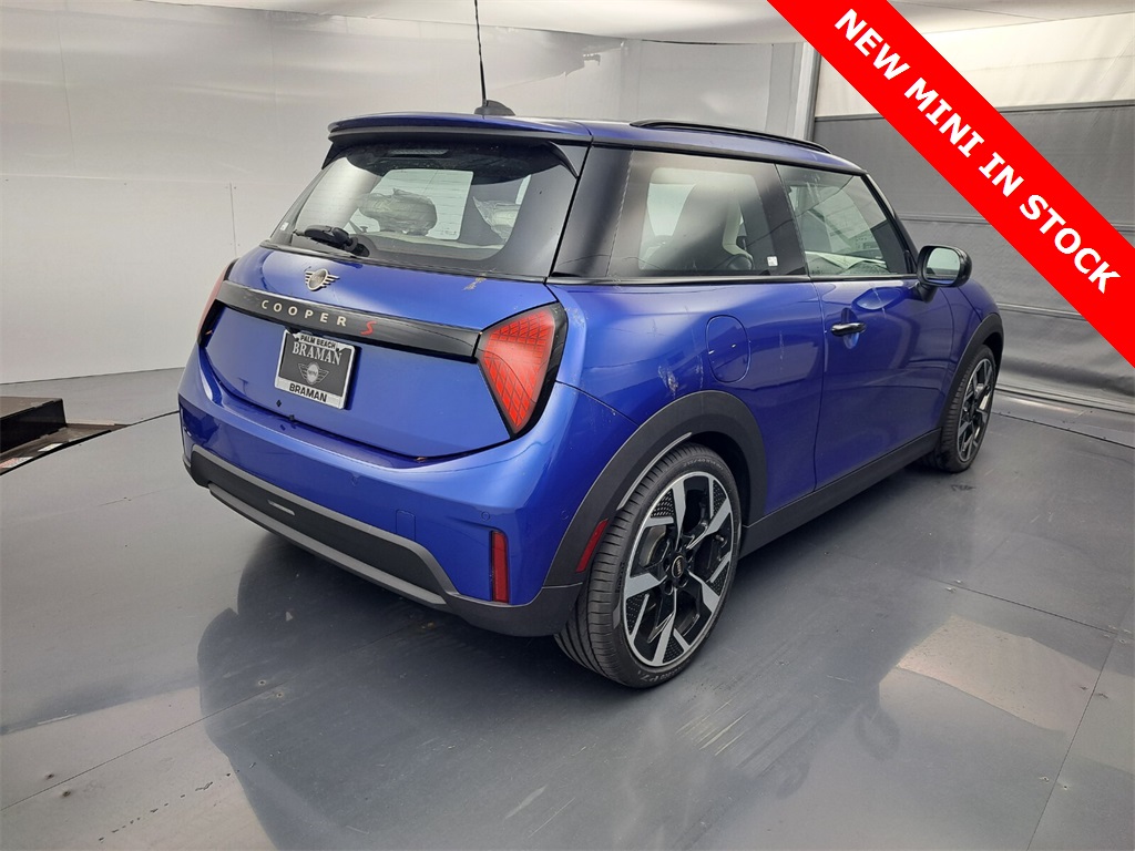 2025 Mini Cooper 2 Door Hardtop Signature photo 3
