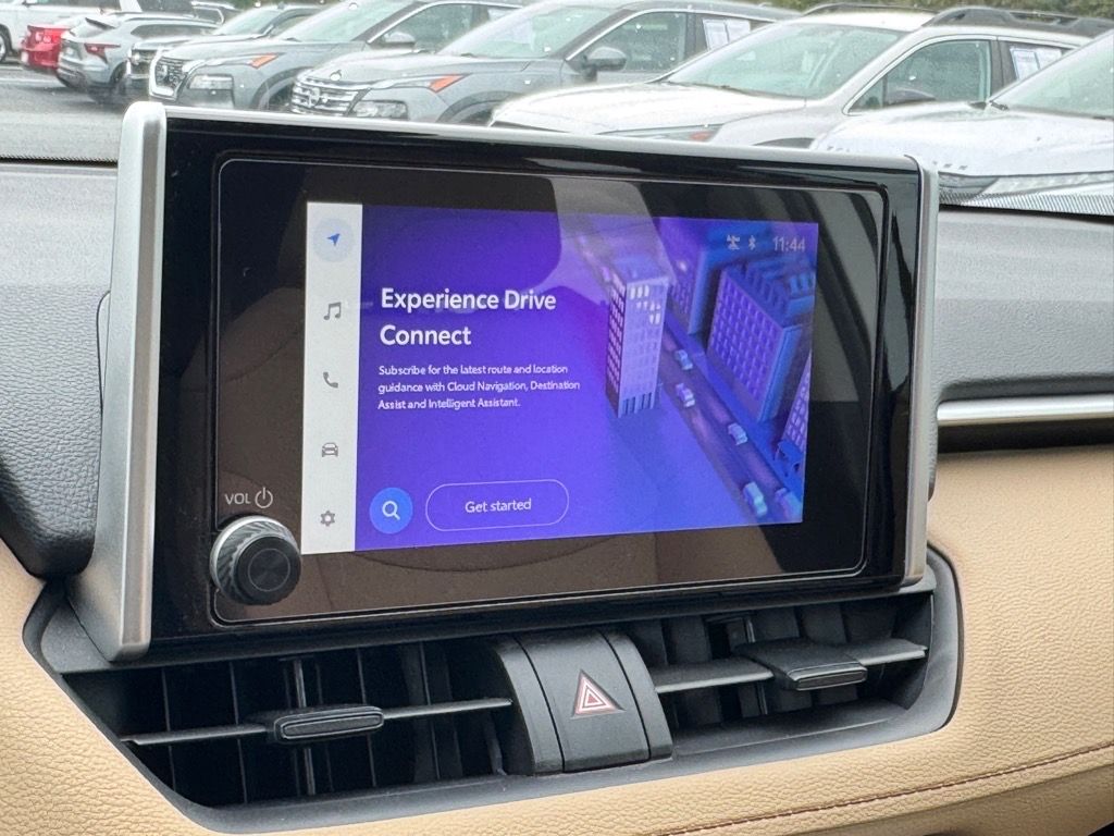 2025 Toyota RAV4 XLE photo 22