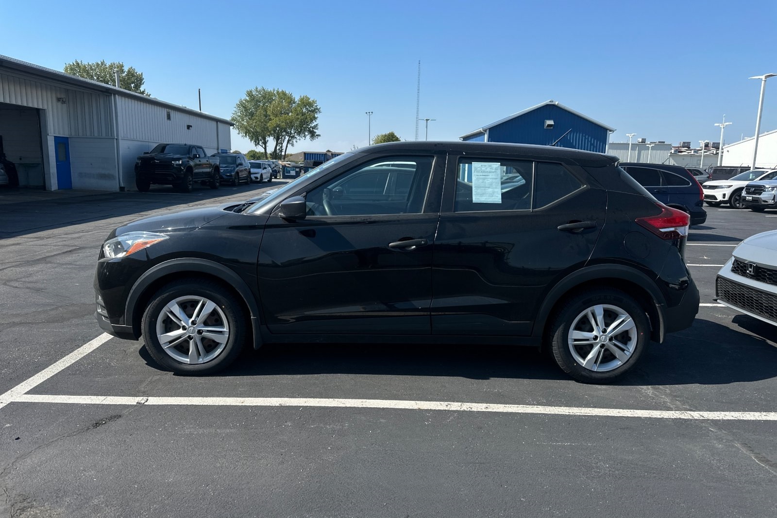 2020 Nissan Kicks S photo 2