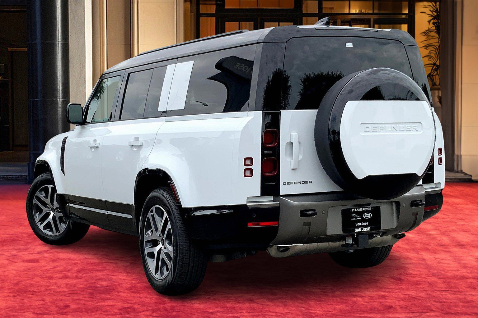 2025 Land Rover Defender 130 X-Dynamic SE photo 3