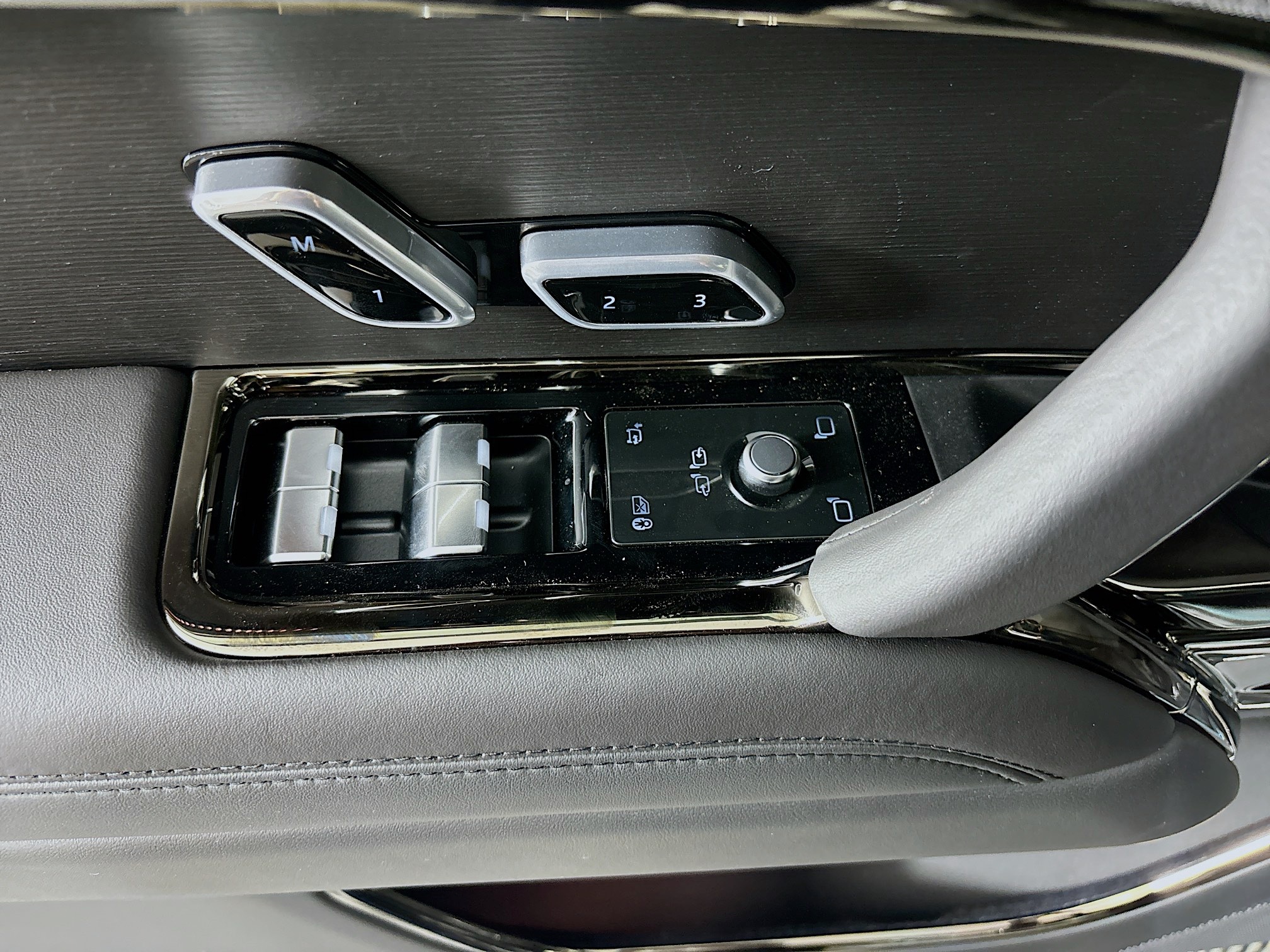 2025 Land Rover Range Rover Sport SE photo 16
