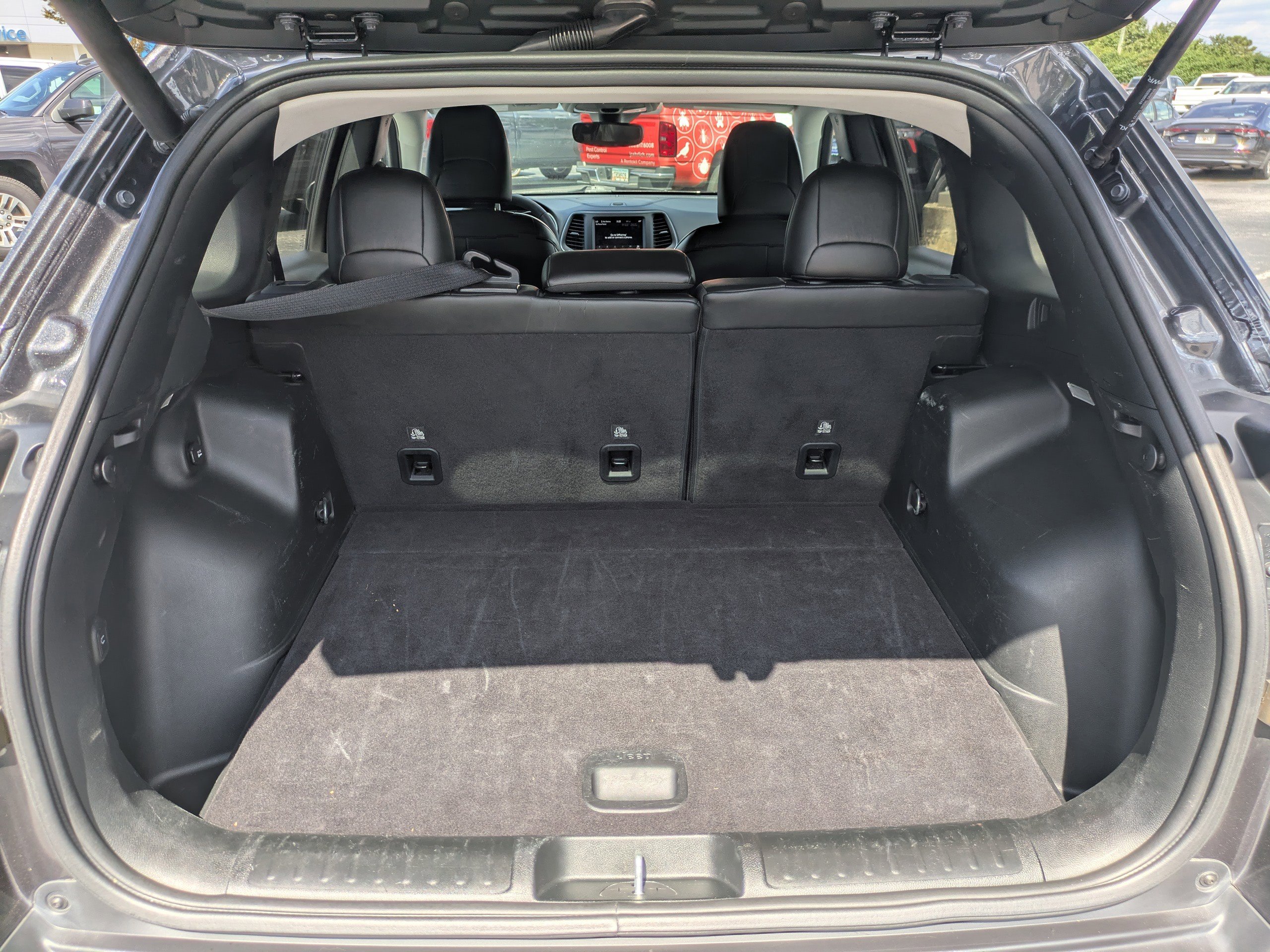 2023 Jeep Cherokee Altitude Lux photo 12