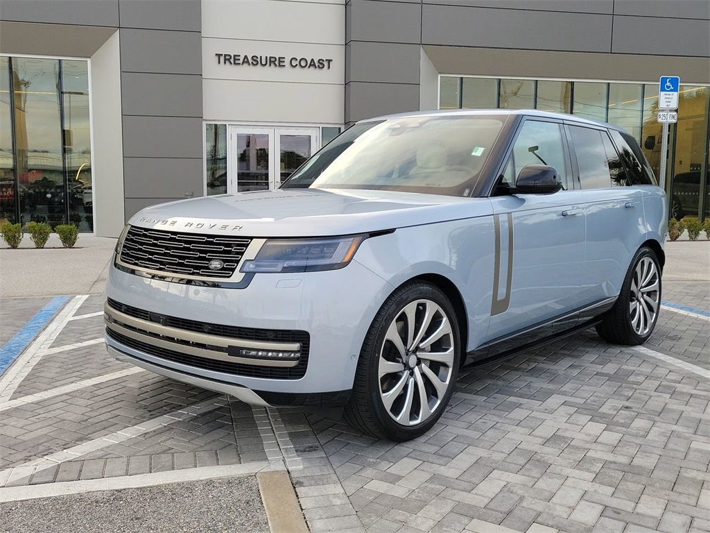 2025 Land Rover Range Rover SE's photo