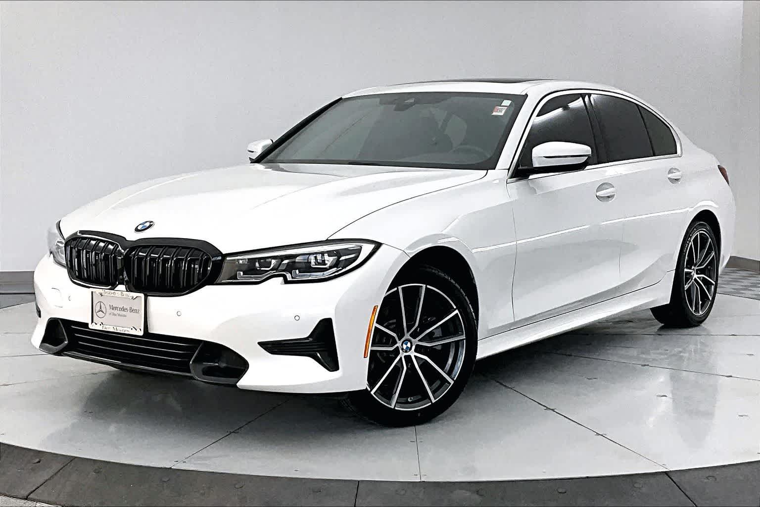 2022 BMW 3 Series 330i's photo