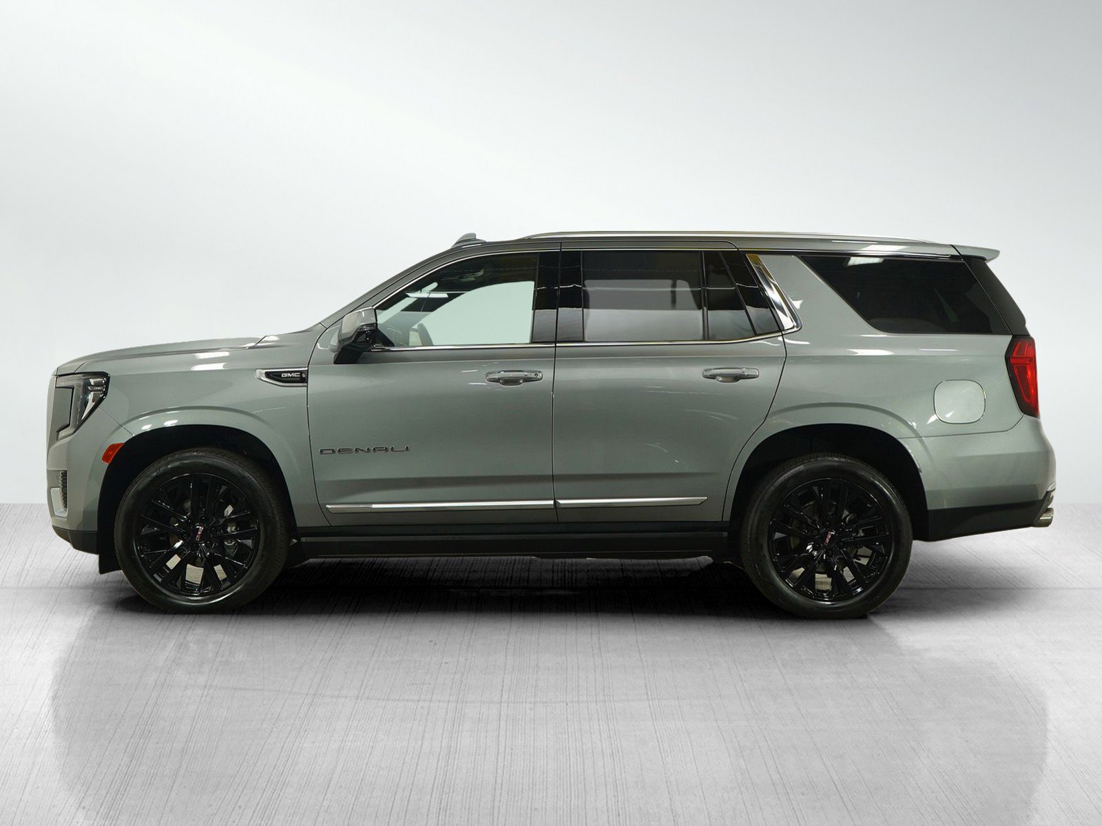 Used 2023 GMC Yukon Denali with VIN 1GKS2DKL7PR325675 for sale in Bloomington, Minnesota