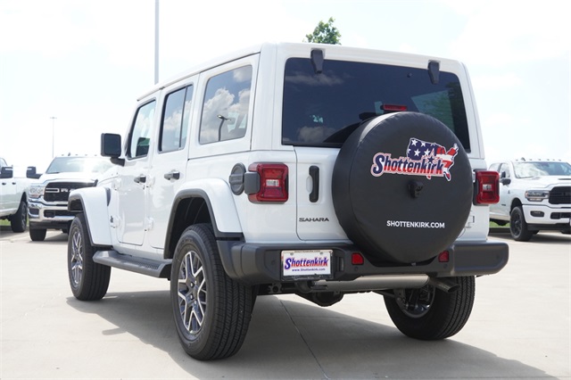 2025 Jeep Wrangler Sahara photo 3