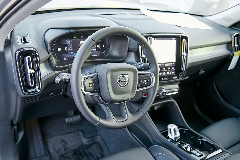 2026 VOLVO XC40 - Image 12