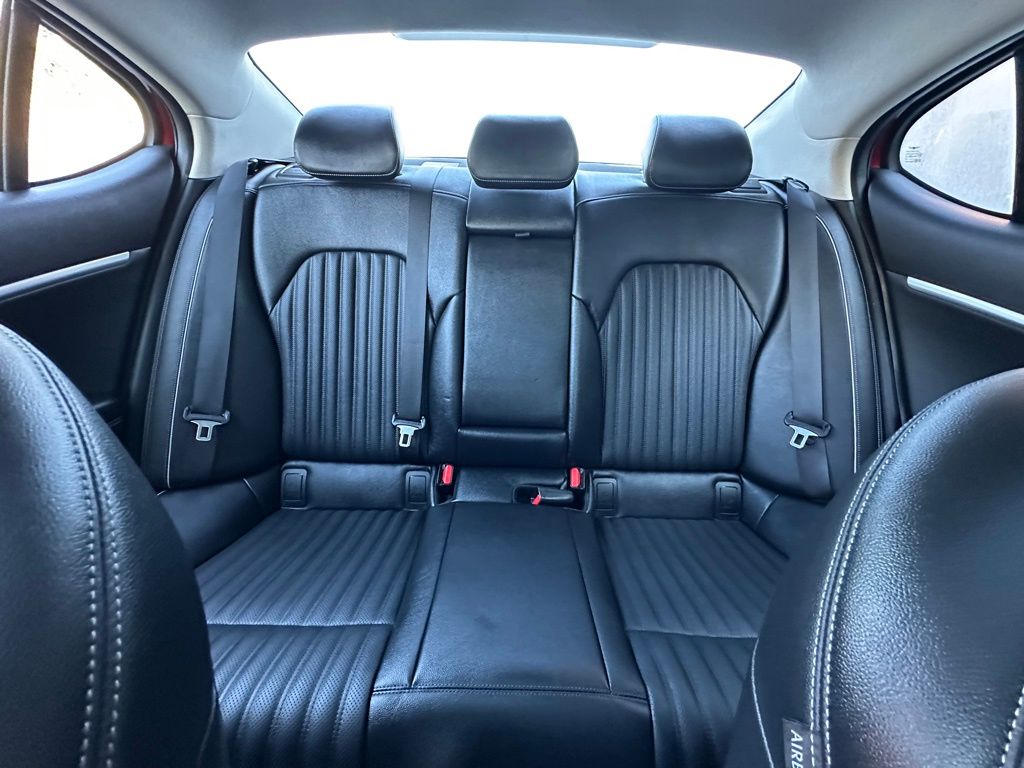 2022 Genesis G70 2.0T photo 26