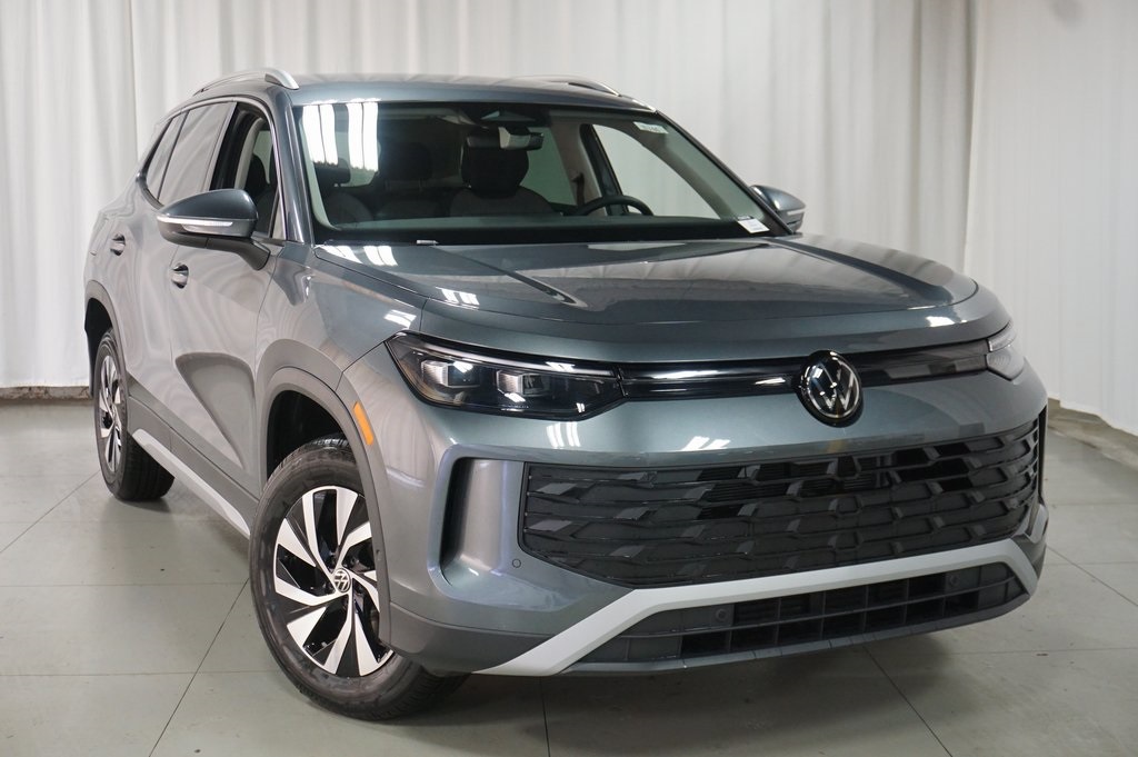 2025 Volkswagen Tiguan S photo 2